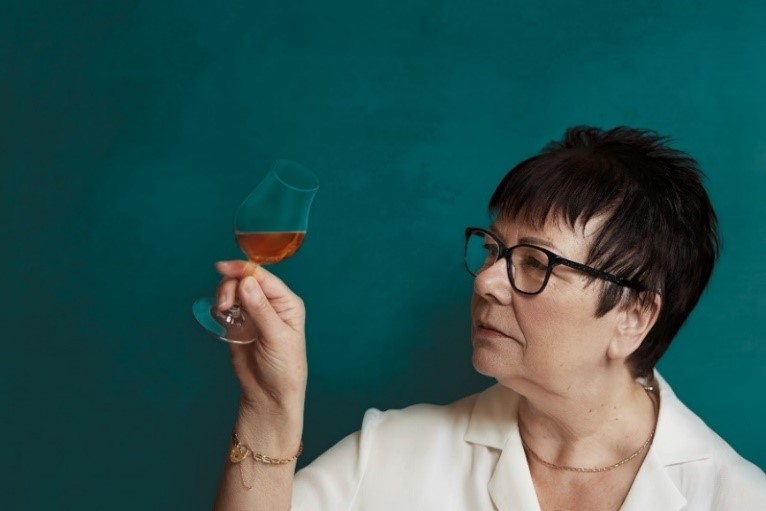图3：苏格登首席调配大师Maureen Robinson女士.jpg